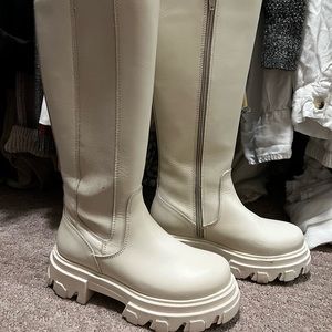 Steve Madden bone colored boots